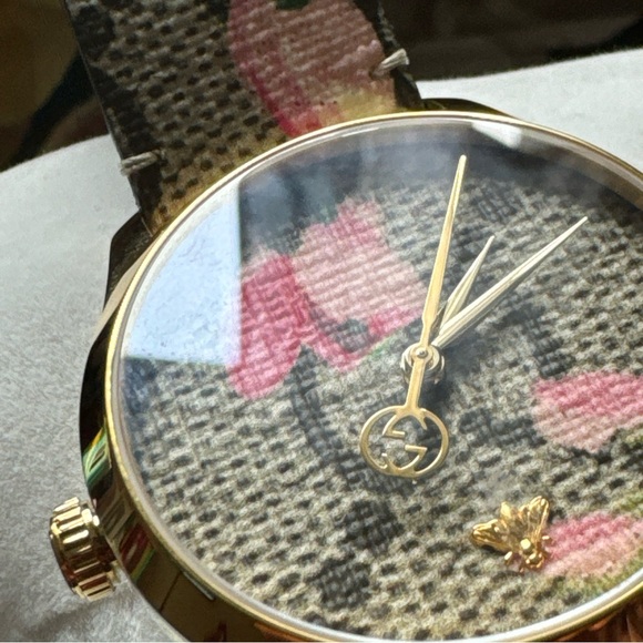 🌺🌸GUCCI BLOOMS TIMELESS WATCH🌸🌺 - Picture 9 of 12